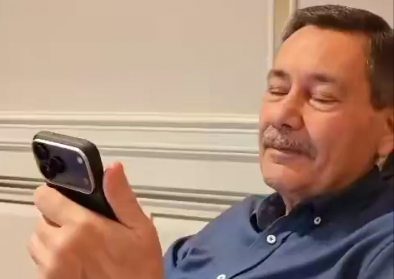 Gökçek, Mansur’un “Şükran Anıtı”nı Yapay Zekâya Sordu: “Önce Direndi, Sonra Mansur’un İçinden Geçti!”