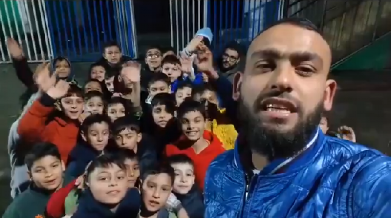 Gönüllere taht kurdu: Celal Karatüre ve Aydınlık şiiri sosyal medyayı sallıyor