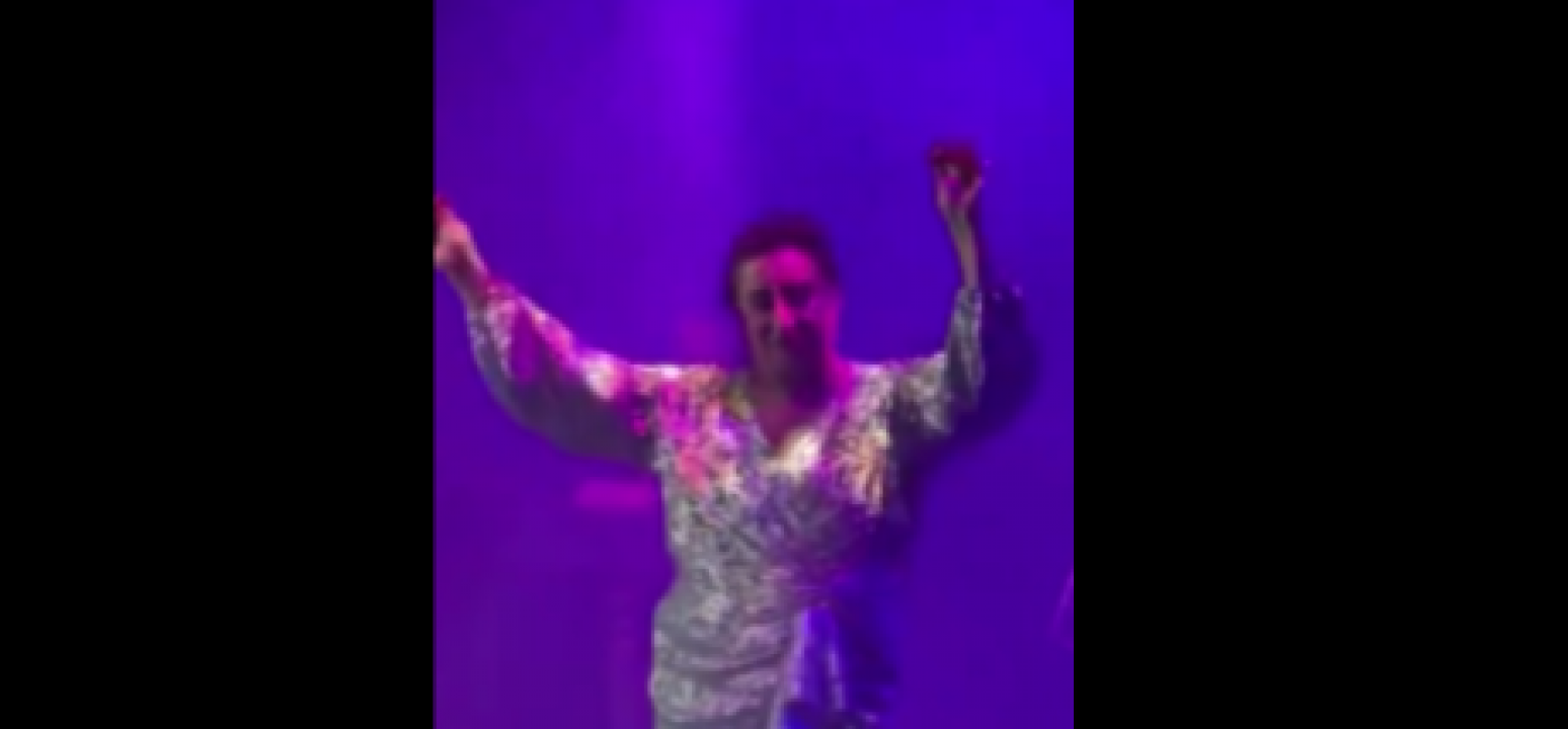 Görüntüler tepki çekti! Evlatlarımızın acısı tazeyken ünlüler vur patlasın çal oynasın eğlendi