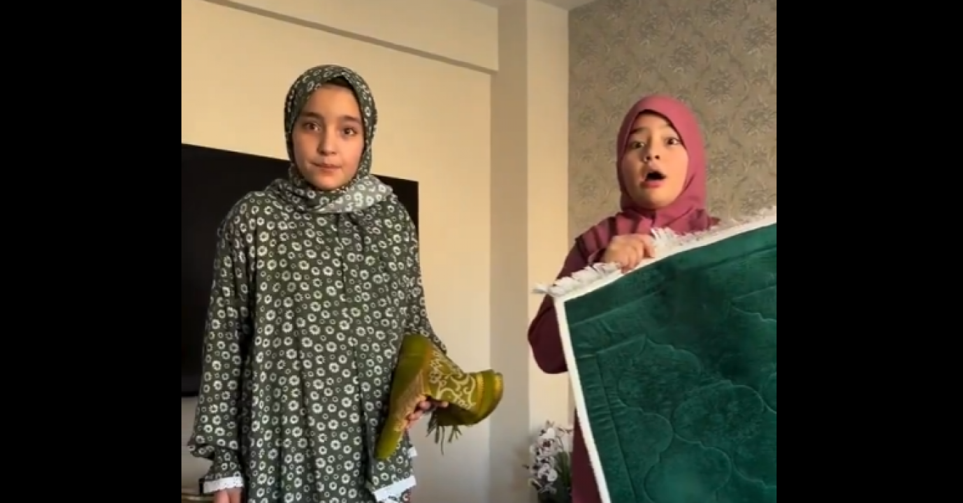 Evlat değil sanki iman abidesi! ‘Namaz kılmayacağım’ diyen anneye tokat gibi cevap