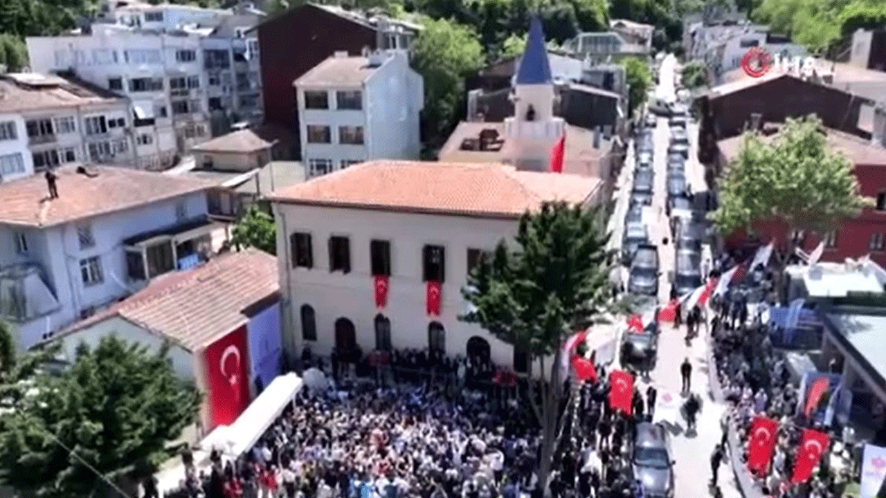 Gümrükçü İshak Ağa Camii, Cumhurbaşkanı Erdoğan’ın da katıldığı cuma namazıyla ibadete açıldı