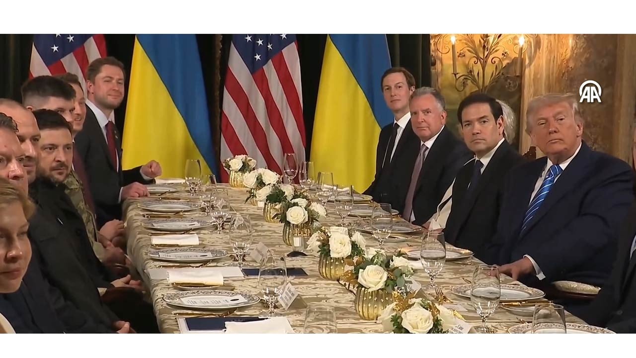 Günlerdir beklenen buluşma gerçekleşti: Trump ile Zelenskiy bir araya geldi