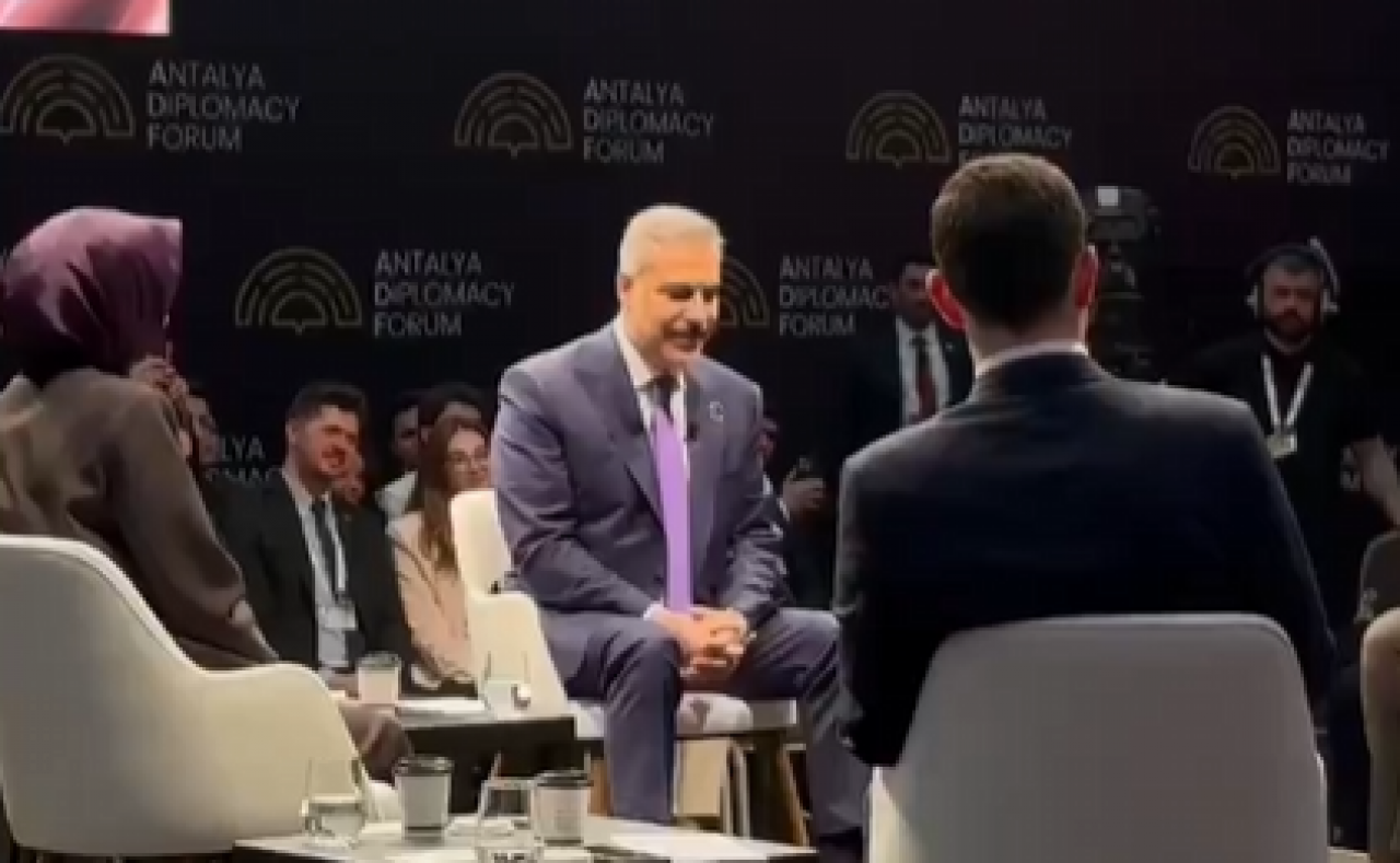 Hakan Fidan’dan sosyal medyayı sallayan cevaplar! Dışişleri mi, MİT mi? Hakan Fidan gençlerin 