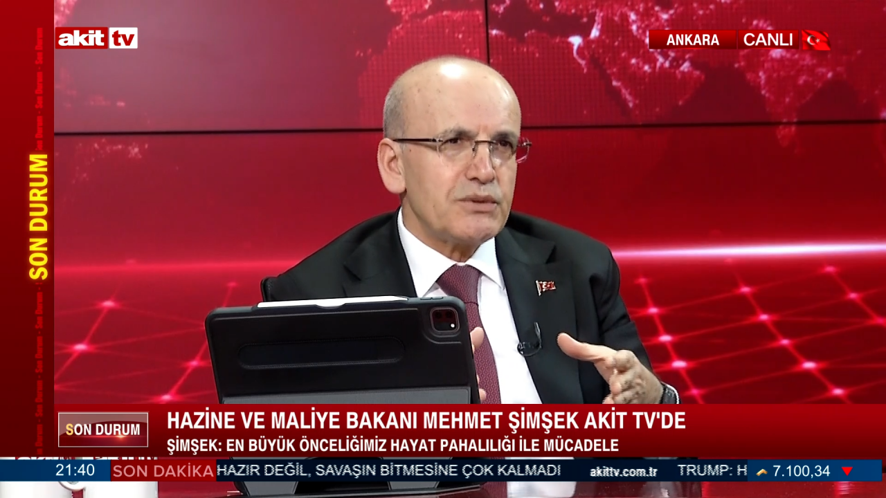 Hazine ve Maliye Bakanı Mehmet Şimşek, Akit TV'de açıklamalarda bulunuyor