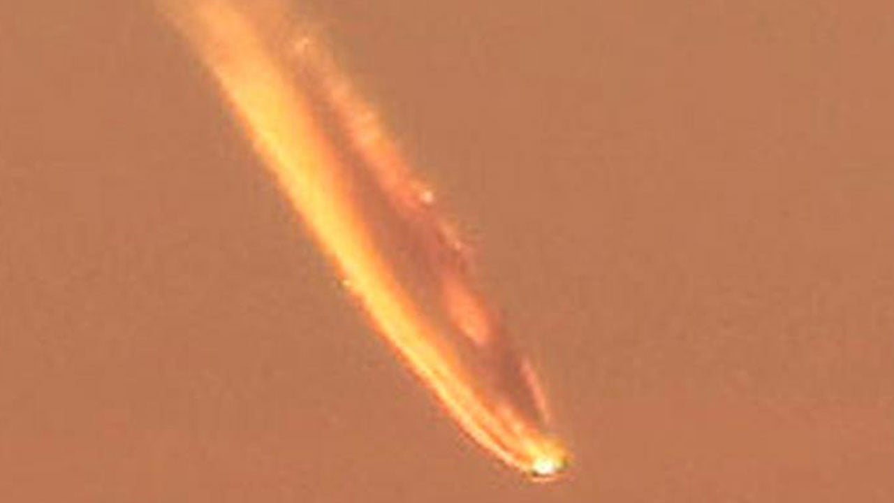 Her yerde aranıyor! Gökyüzünden düşen gizemli cisim