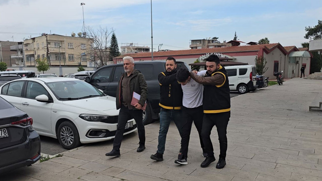 Hırsızlık sonrası altınlarla eğlendiler! Camı kırıp 1,2 milyonluk altını çaldılar