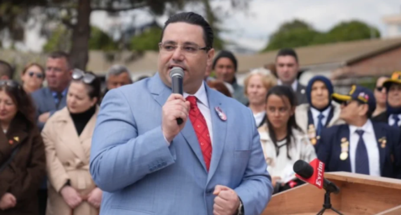 Hizmet mi hezimet mi? Marmara Ereğlisi Belediye Başkanı: Üzücü Olaylara Rağmen Heykelden Vazgeçmedik