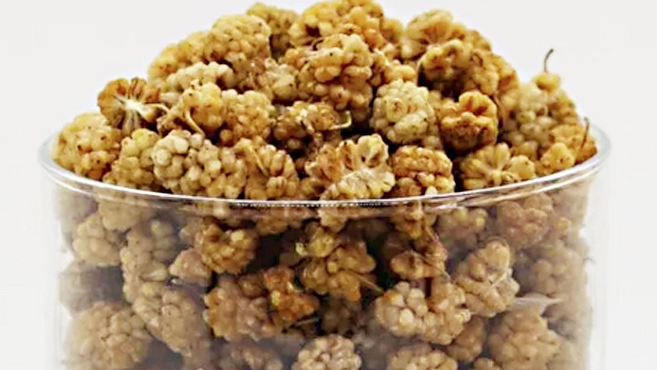 İbrahim Saraçoğlu da öneriyor: Beyaz dut kurusu kürü! Ne öksürük bırakıyor ne nezle