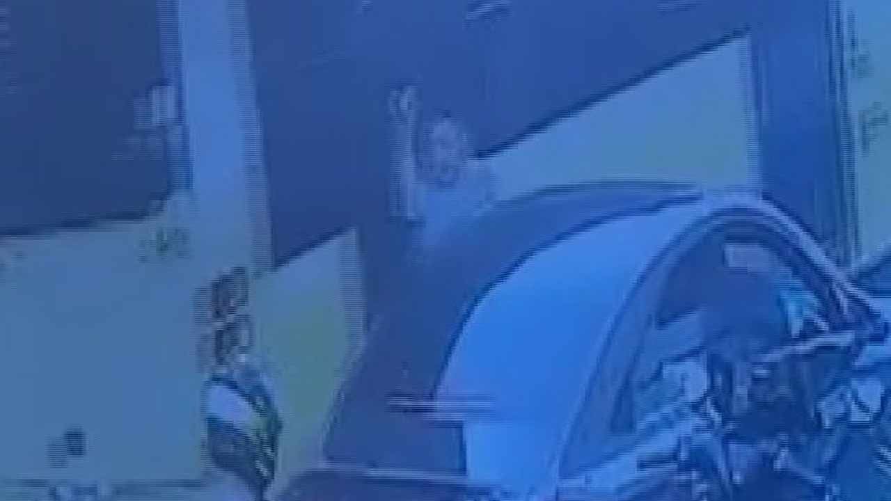 İETT otobüsü yayayı sıkıştırdı