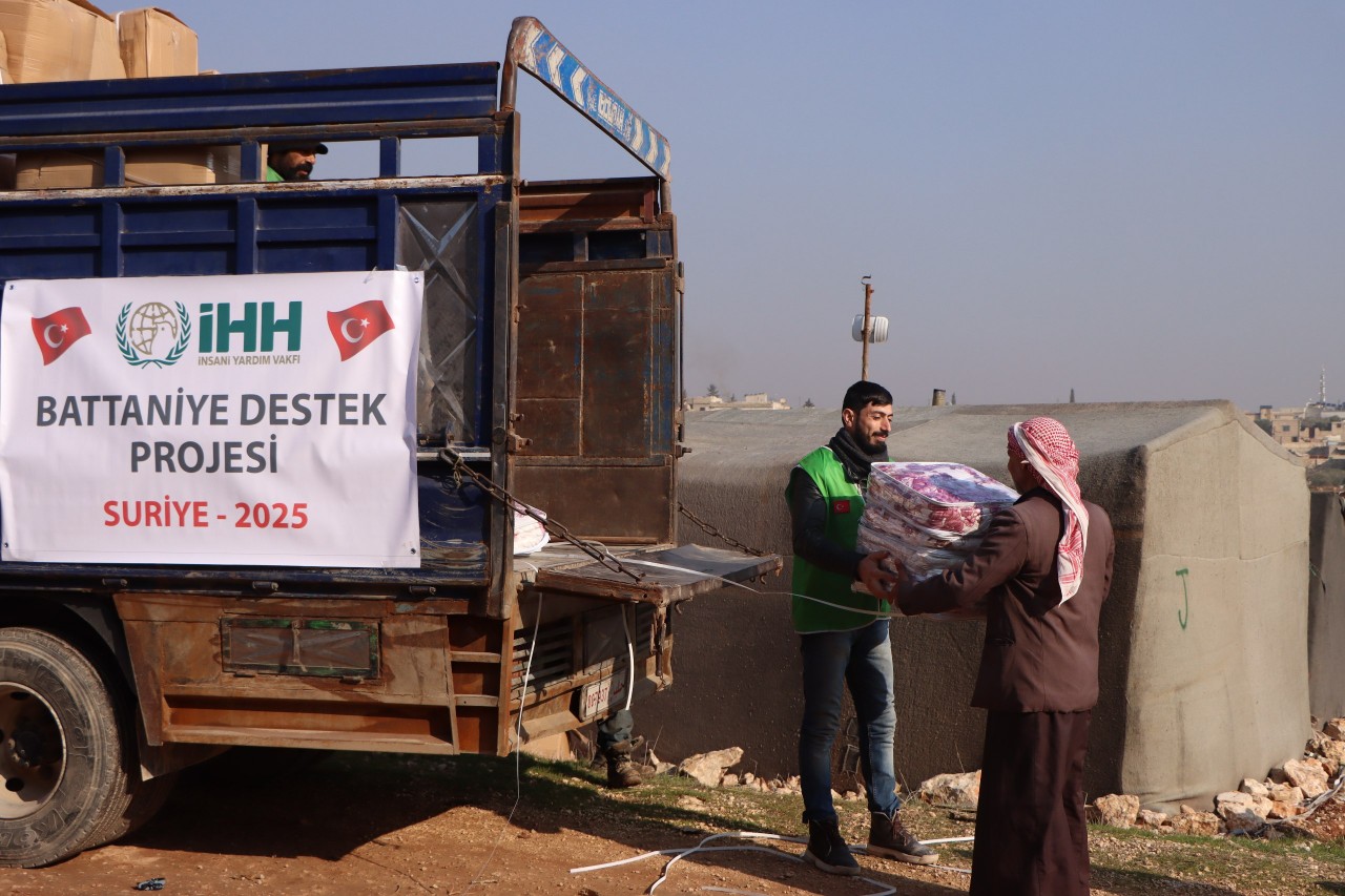 İHH'dan 2025'te Suriye’ye 972 tır yardım malzemesi