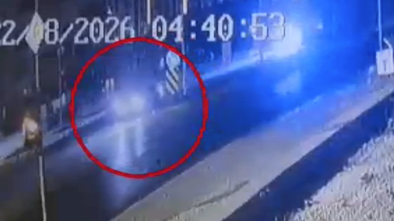 İki otomobil kavşakta çarpıştı: 2 ölü, 3 yaralı