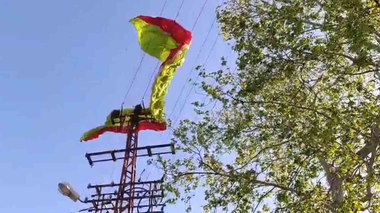 İniş kabusa döndü: Paraşüt pilotu elektrik tellerine takıldı
