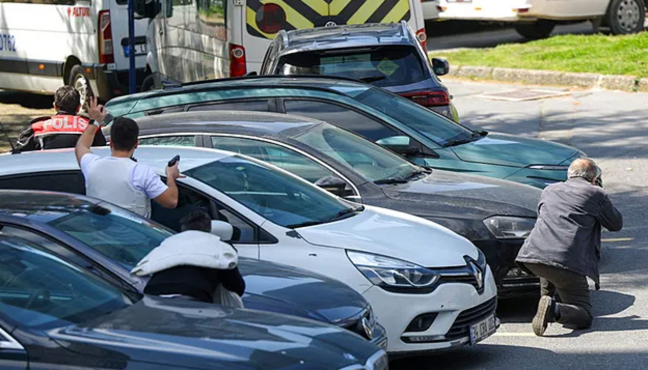 İsrail Konsolosluğu’ndaki saldırganın etkisiz hale getirildiği an! Polis eğilip arabanın altından sıktı