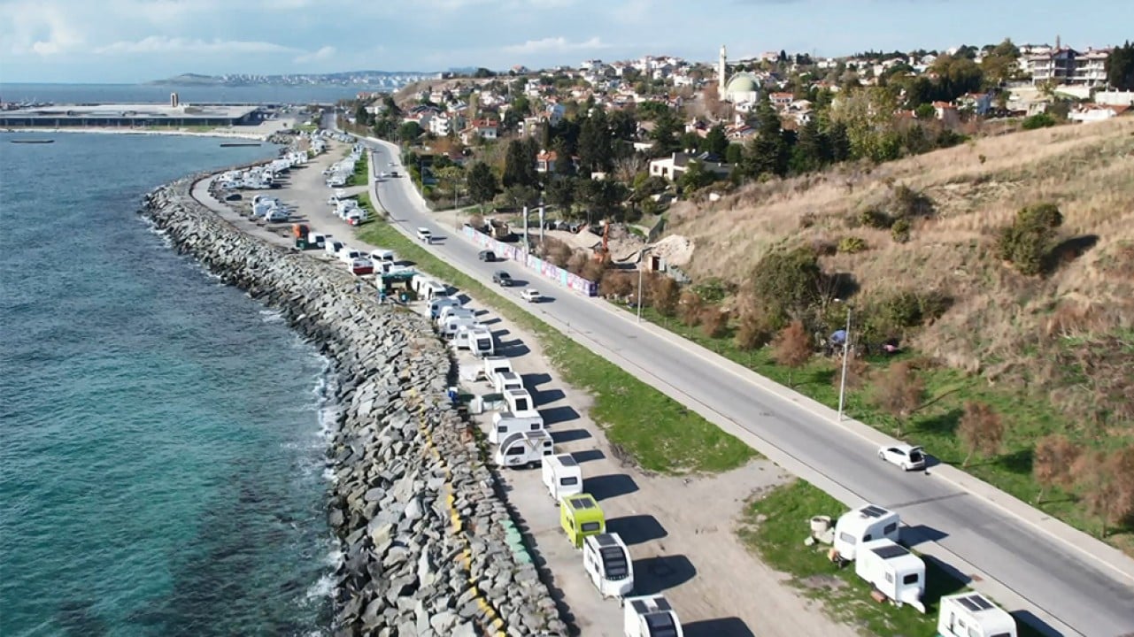 İstanbul Beylikdüzü'nde sahil şeridi karavan parkına döndü