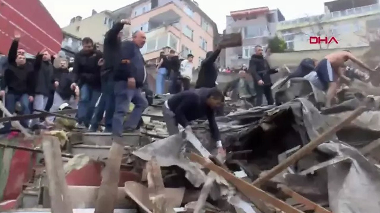 İstanbul Fatih'te bina çöktü! Enkaz altındakilere ulaşılmaya çalışılıyor