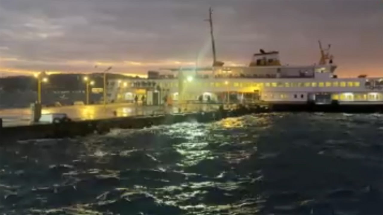  İstanbul'da vapur seferlerine fırtına engeli
