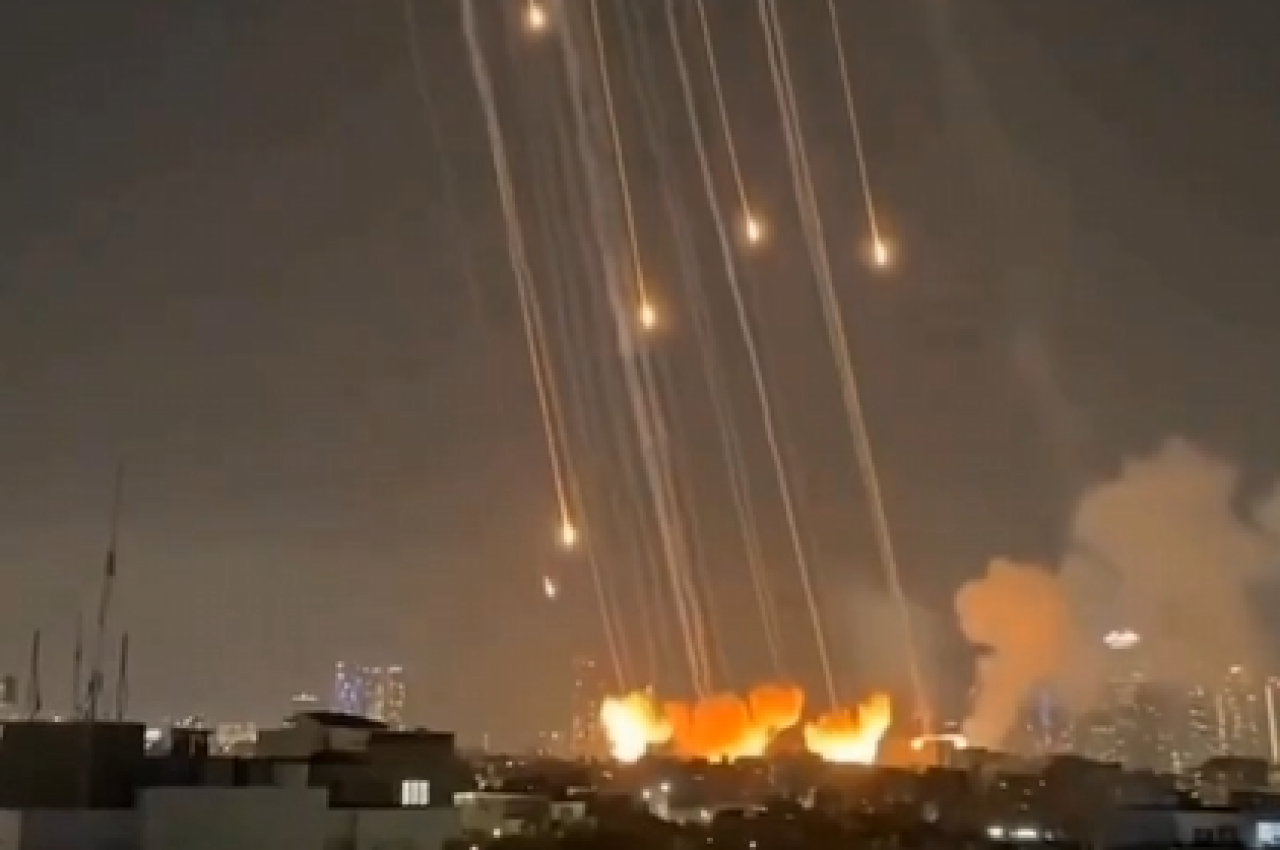 İşte Demir Kubbeyi ilistire çeviren bombanın özellikleri! İran’ın 'Hürremşehr' füzesi ilk kez sahneye çıktı