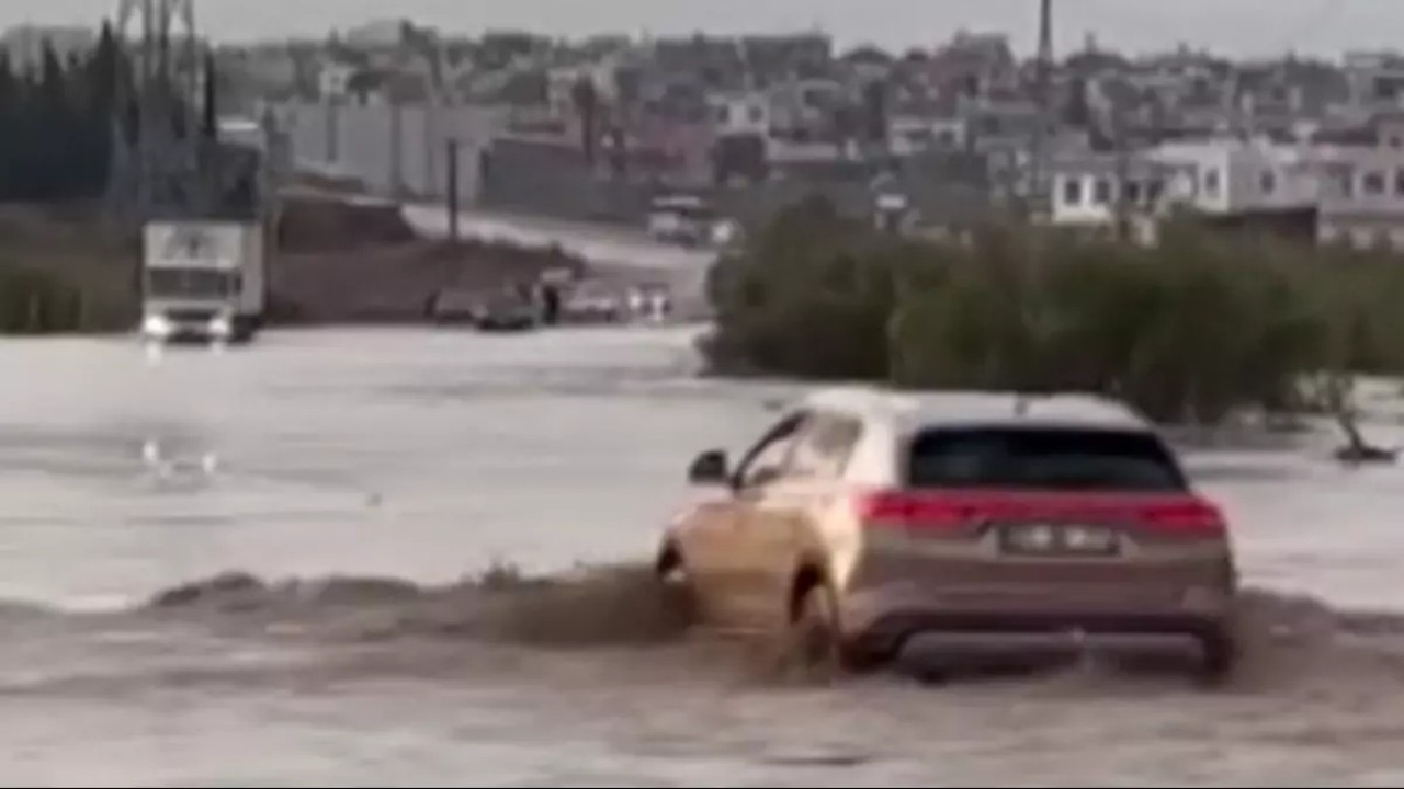 İşte TOGG farkı! Göle dönen yolda “Bana mısın” demedi