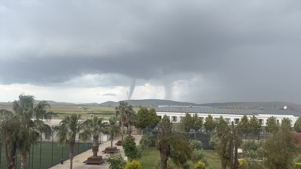 İzmir'de hortum paniği!