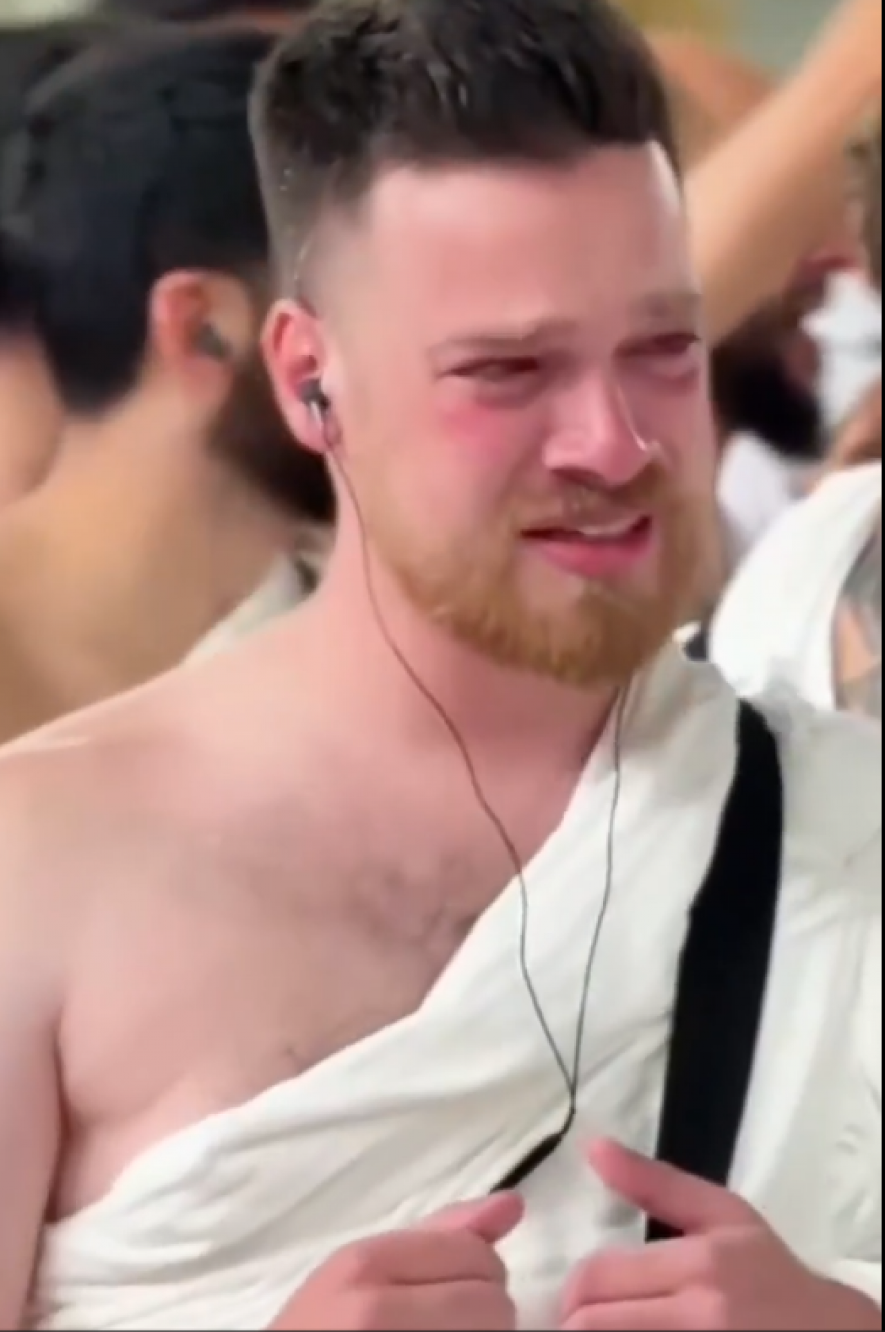 Kabe'de duygu dolu anlar: Yeni Müslümanların gözyaşları sel oldu