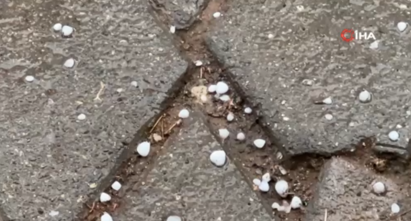 Kahramanmaraş’ta hava bir anda değişti! Yağmur ve dolu etkili oldu