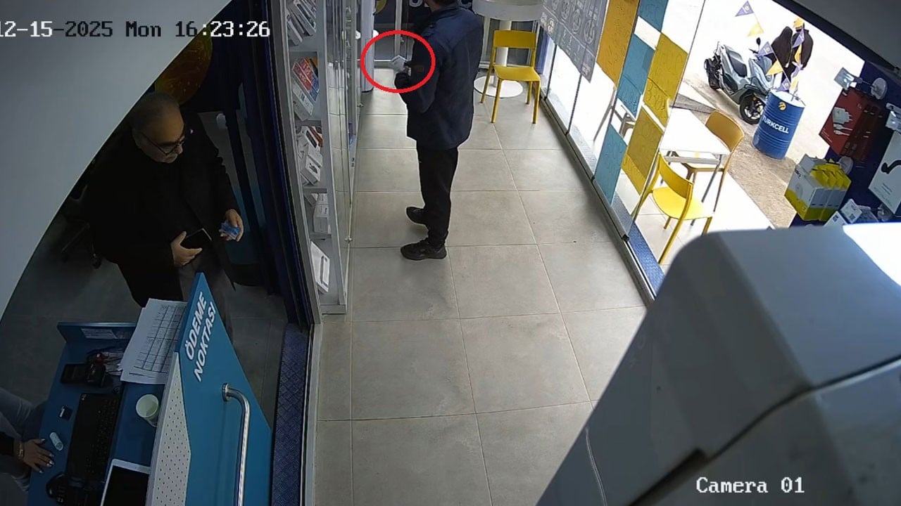 Kamera ele verdi! Cep telefonunu böyle çaldı!