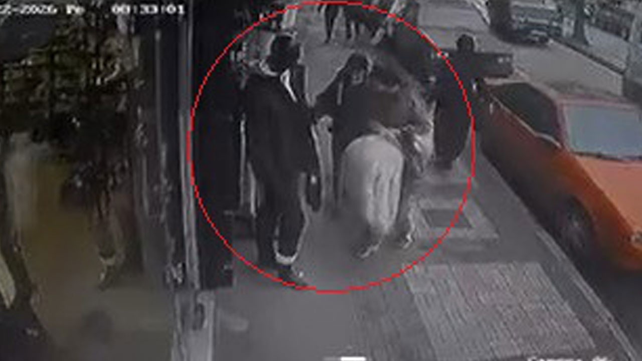 Kameraya yansıdı! Kıyafetleri böyle çaldılar