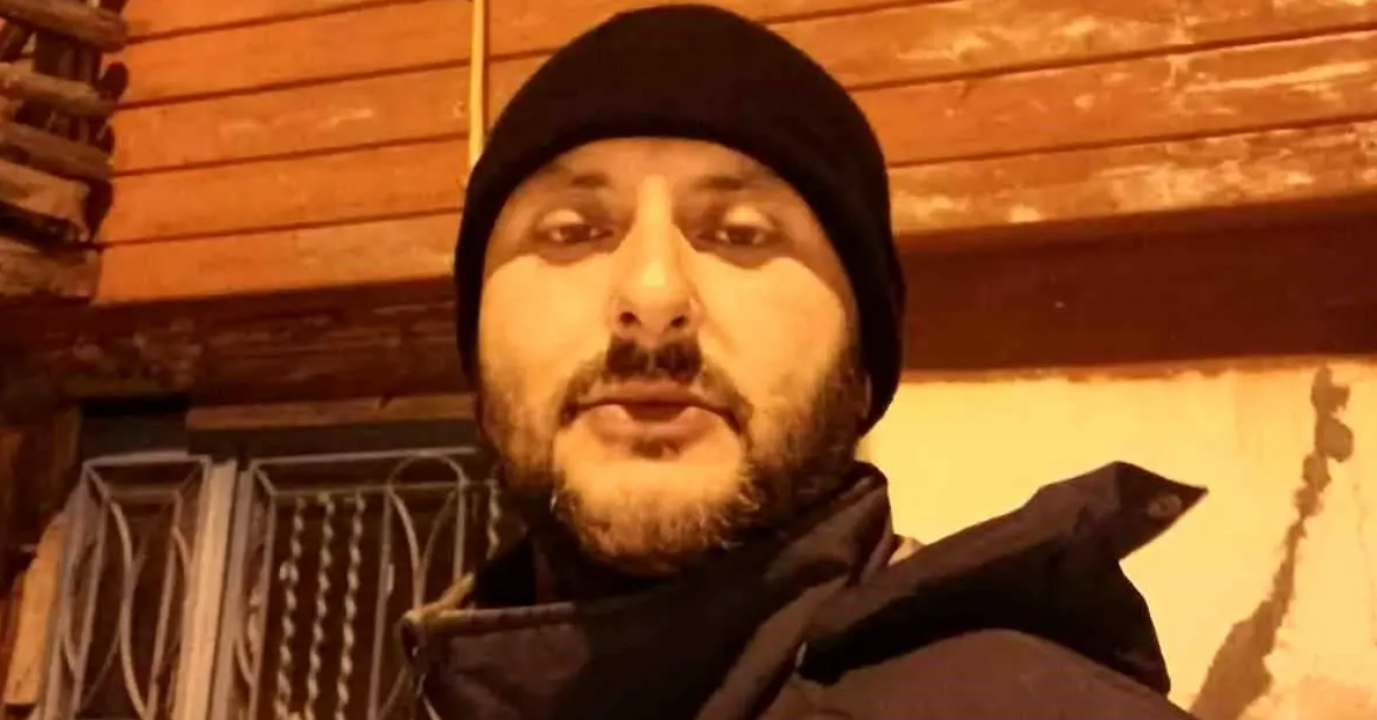 Karda 2 kilometrelik vefa yürüyüşü: Muhtar, Sultan Teyze’yi ilaçsız bırakmadı!