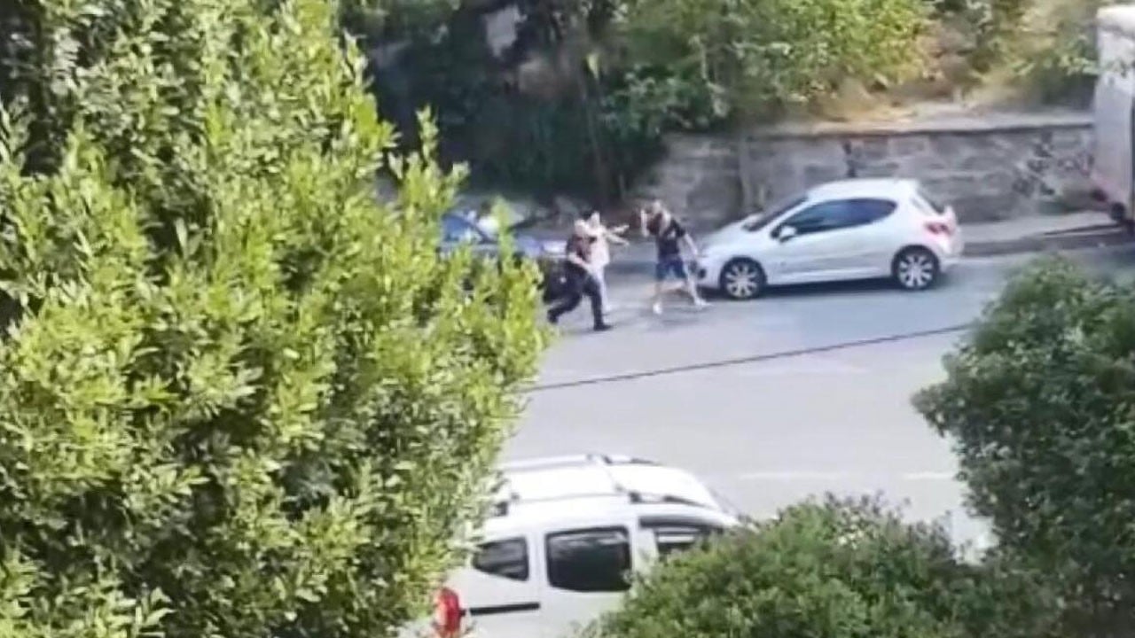 Kardeşini sakinleştirmek isterken kanlar içinde kaldı! Para vermeyen ablasını böyle yaraladı