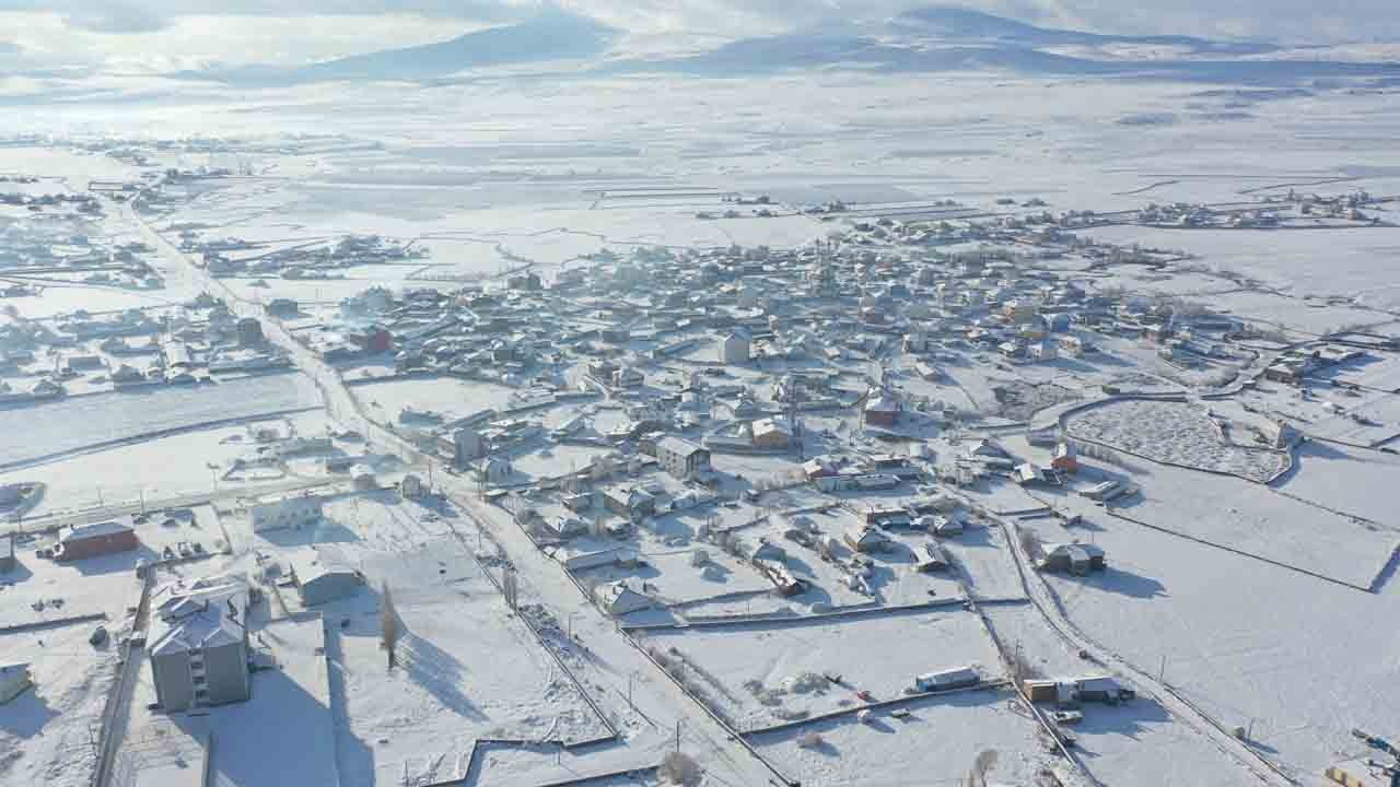 Kars beyaza büründü: Kar manzaraları havadan görüntülendi