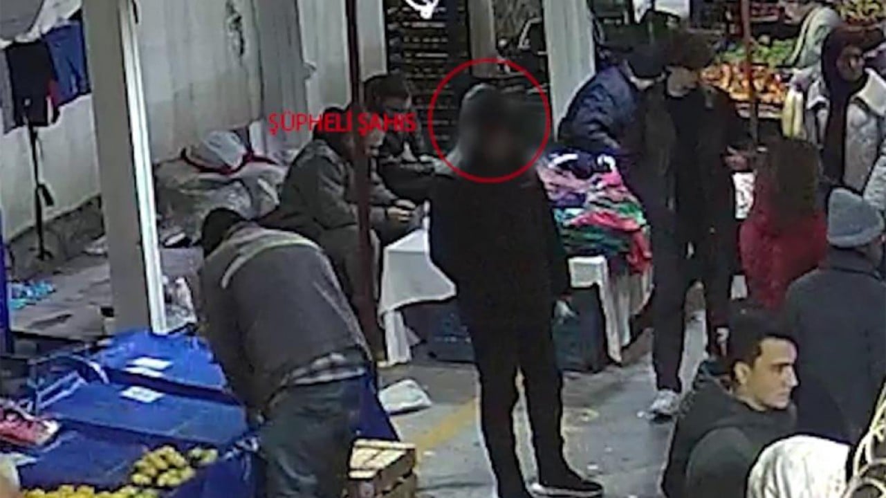 Kaşla göz arasında hırsızlık yapan yankesici kameralardan kaçamadı