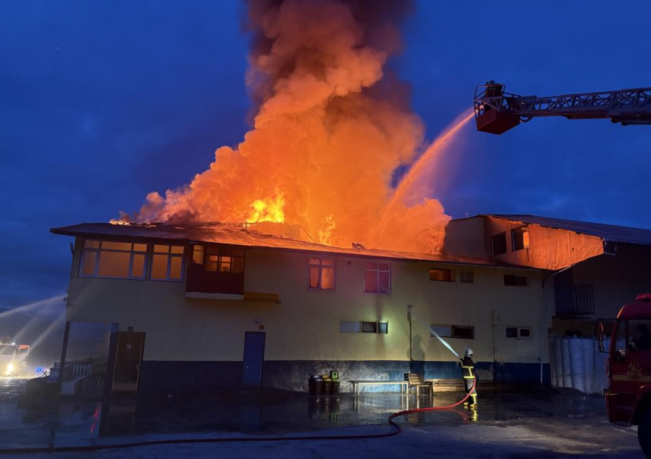 Kastamonu’da fabrika yangını: Ekiplerin alevlerle mücadelesi sürüyor