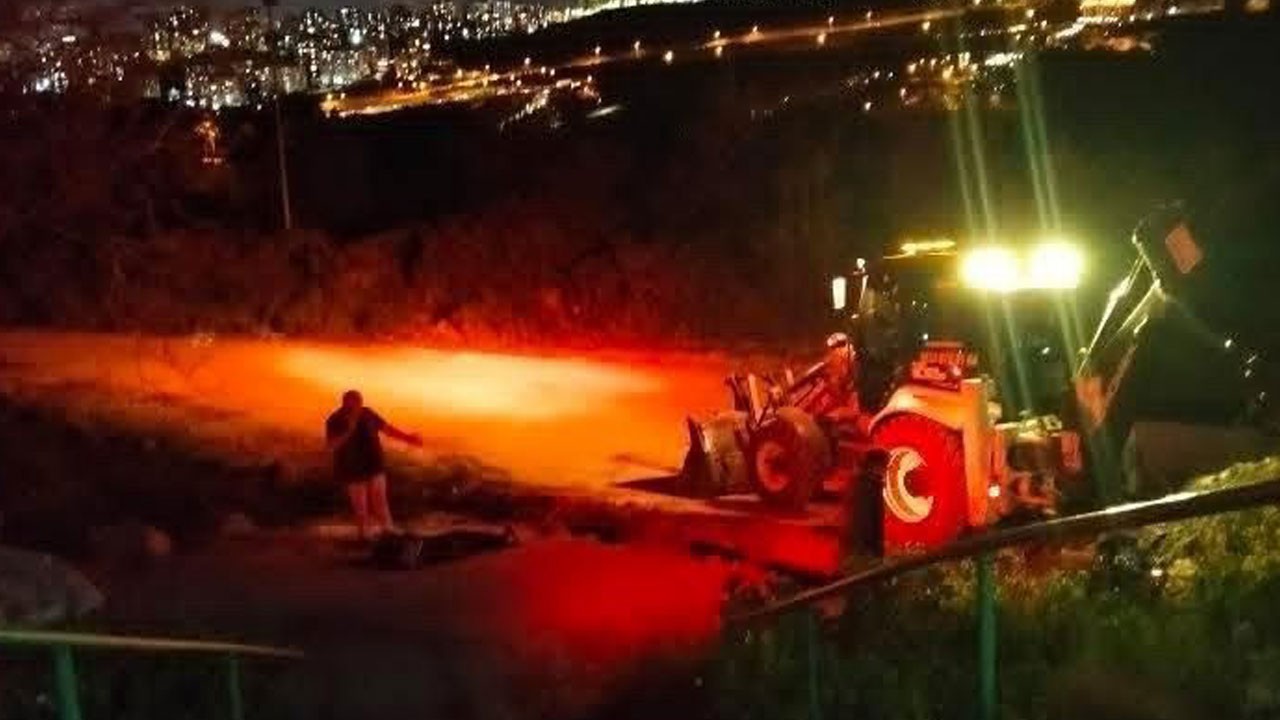 Kazı sırasında doğal gaz hattı patladı! Gaz kokusundan operatör baygınlık geçirdi