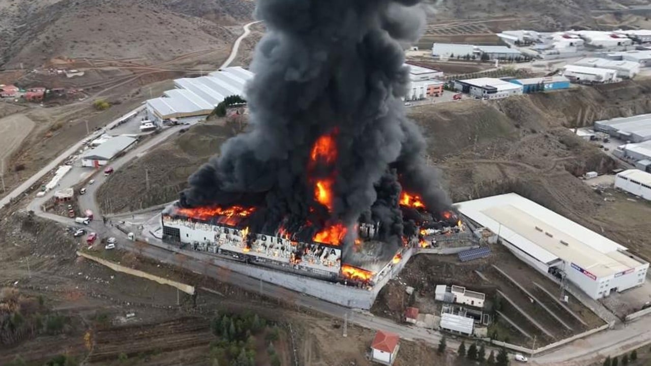 Kırıkkale’de korkutan yangın! Kimya fabrikası alev alev yandı