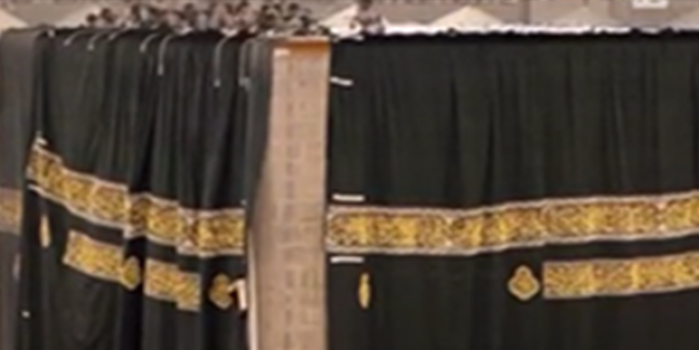 Kisve-i Şerif değiştirildi