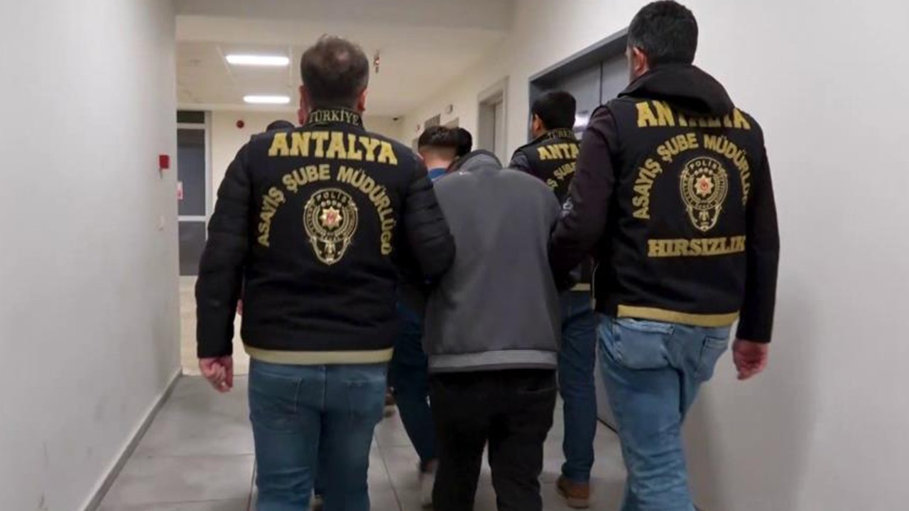 Klima hırsızları önce kameraya sonra polise yakalandı