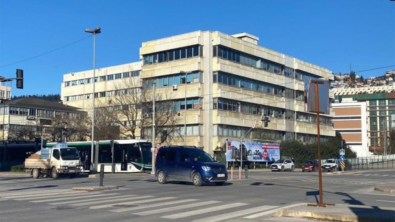 Kocaeli Üniversitesi Güzel Sanatlar Fakültesi, depreme dayanıklı olmadığı için mühürlendi