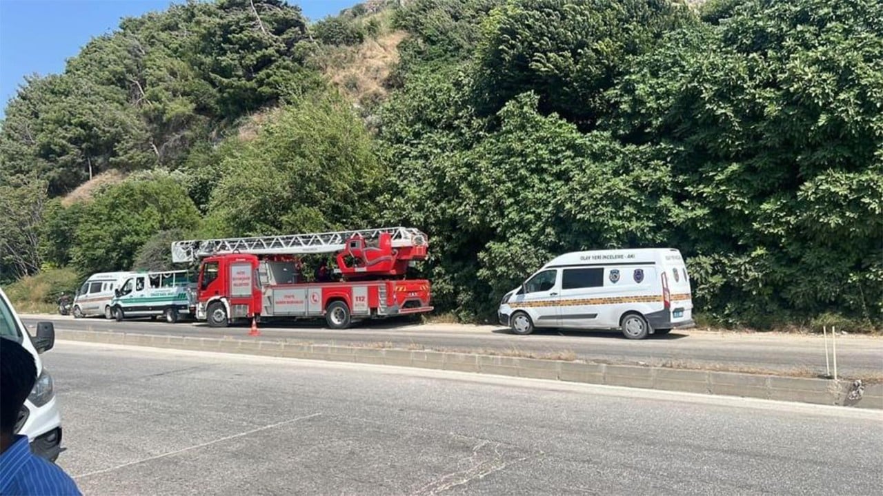 Koku gelen bölgede ağaca asılı erkek ceseti bulundu