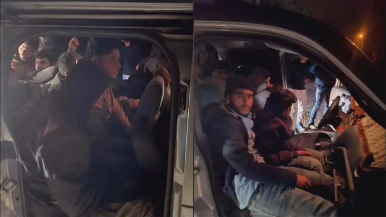 Küçücük araca balık istifi doldurulan 13 göçmen yakalandı