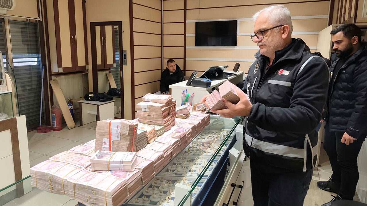 Kuriş soruşturmasında dikkat çeken 'dolarlar'