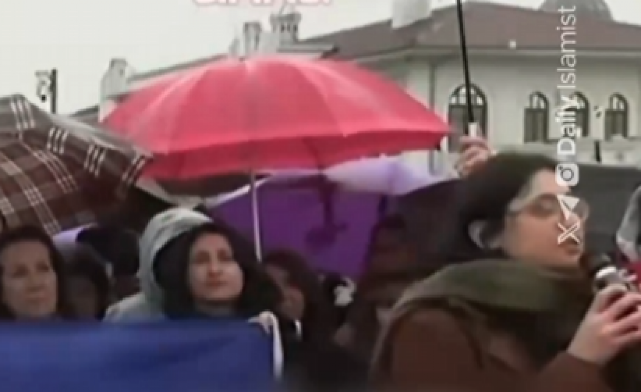 Laikçi koro yine çıldırdı! Kadıköy Camii’ne bakın nasıl karşı çıktılar