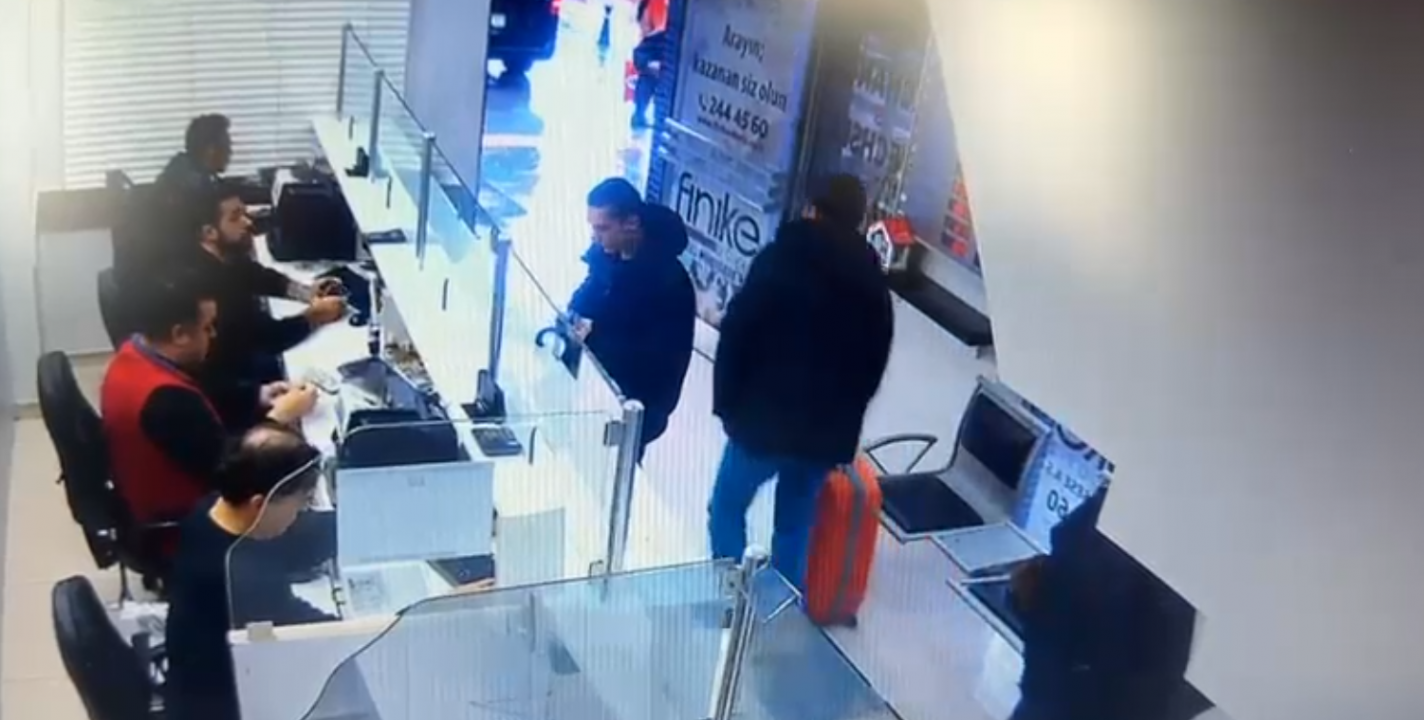 Lüks villalar, milyonluk araçlar ve hayali maaşlar