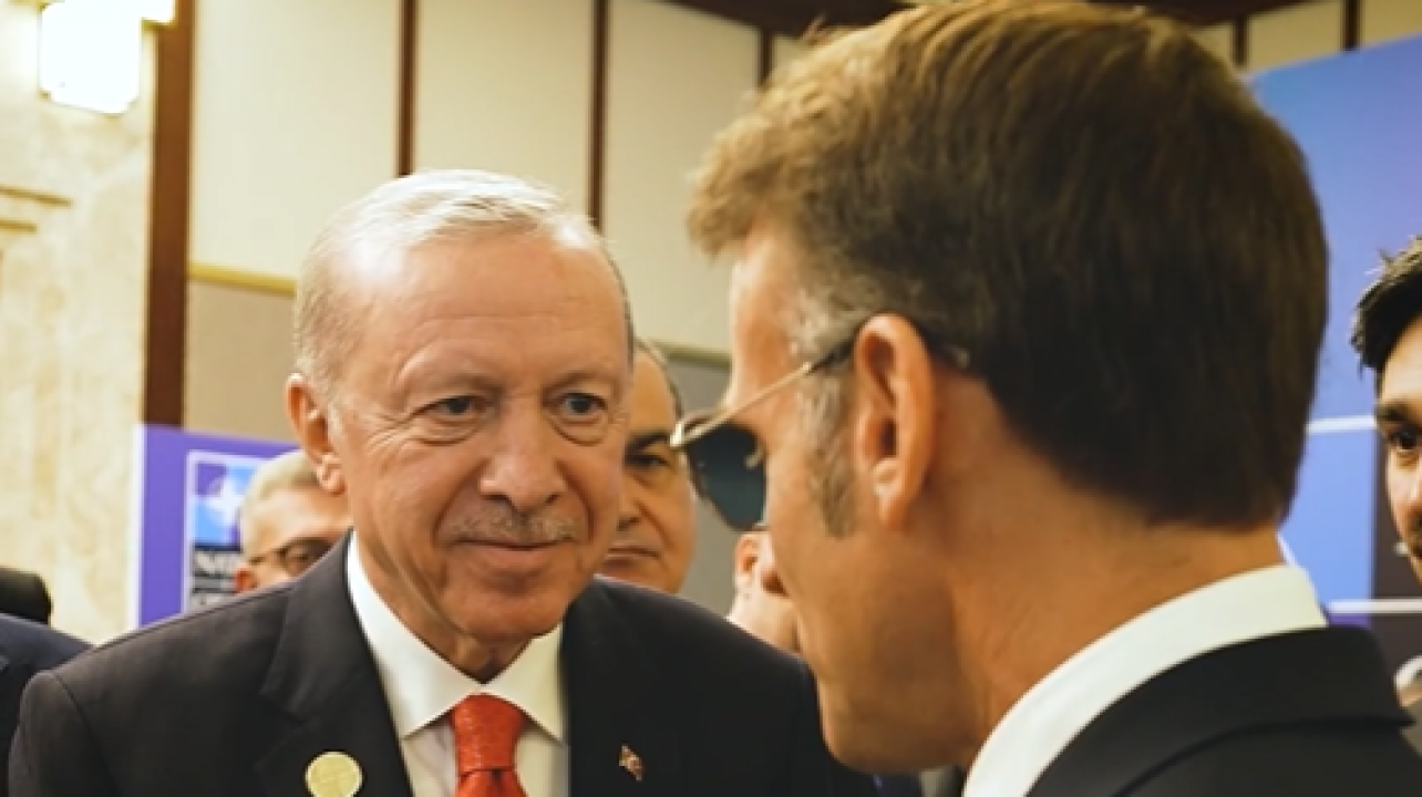 Macron paylaştı: Cumhurbaşkanı Erdoğan'ın selamı Fransız halkına ulaştı!