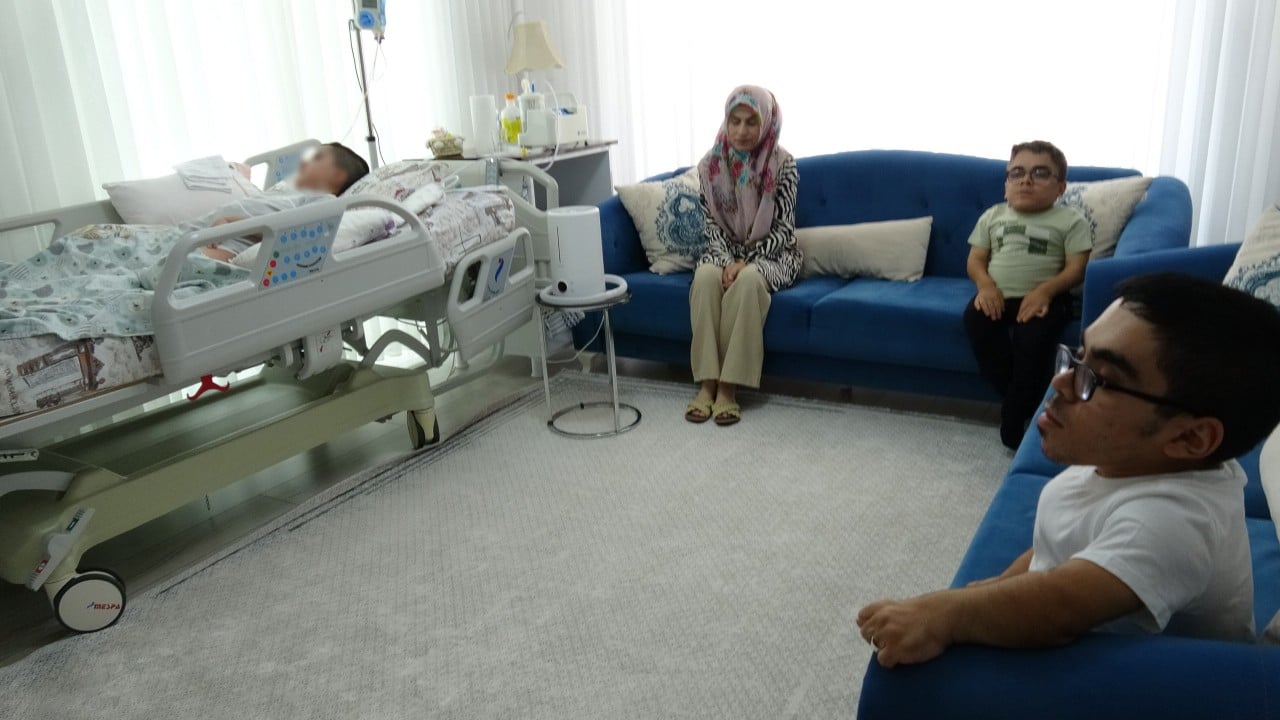 Malatya'da bir annenin yürek burkan mücadelesi: 3 engelli çocuğuna böyle bakıyor