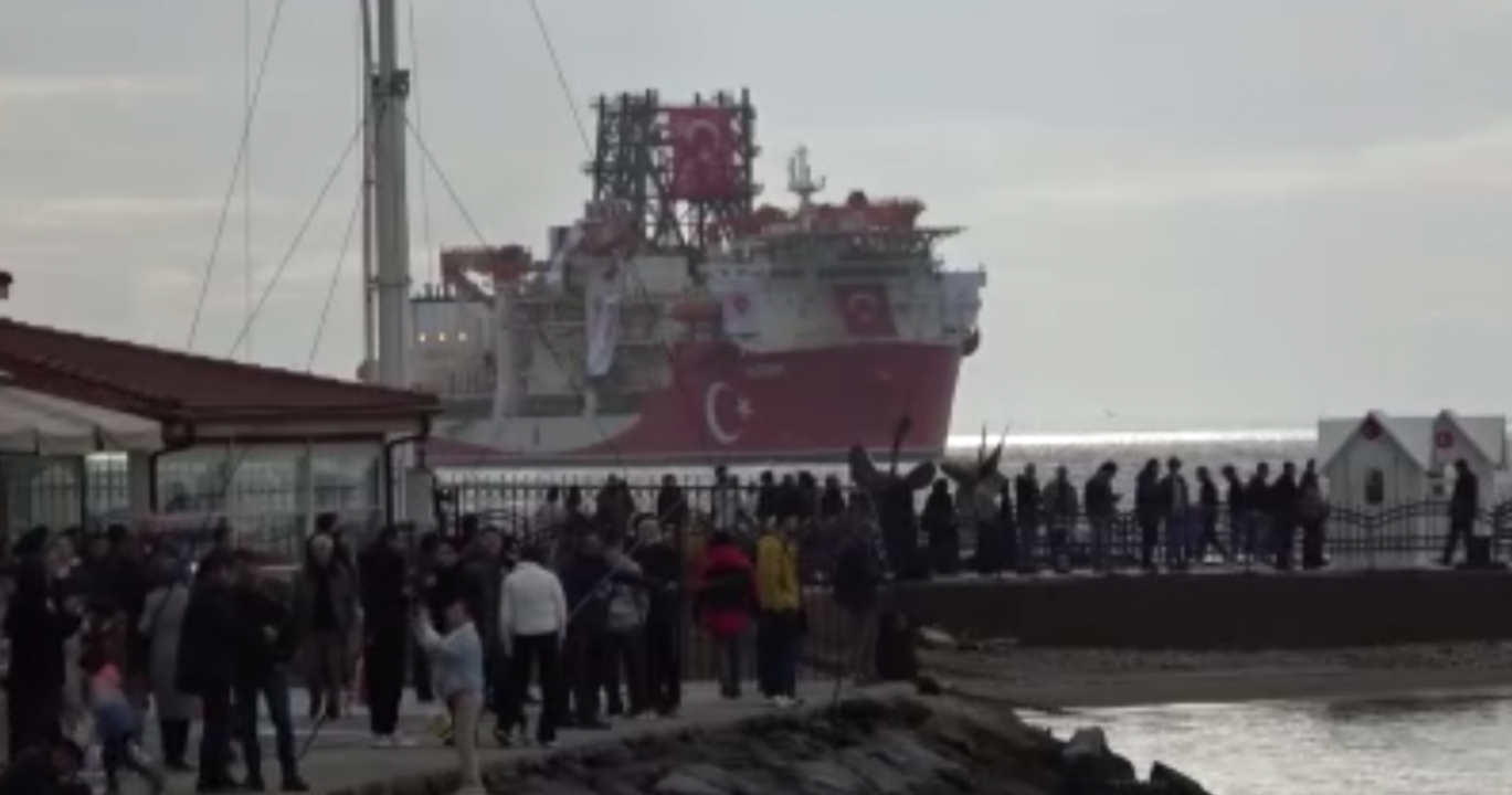 Mavi Vatan’ın 6. Pençesi yola çıktı: ‘Yıldırım’ Çanakkale Boğazı’ndan geçti!