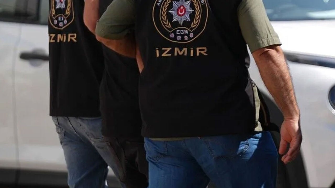 Menderes Belediyesi'ne operasyonun görüntüleri
