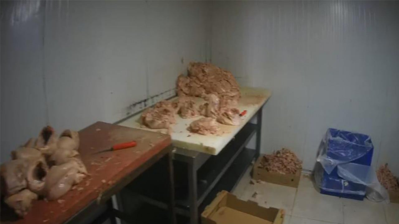 Merdivenaltı iğrençliğe zabıta ekipleri engel oldu