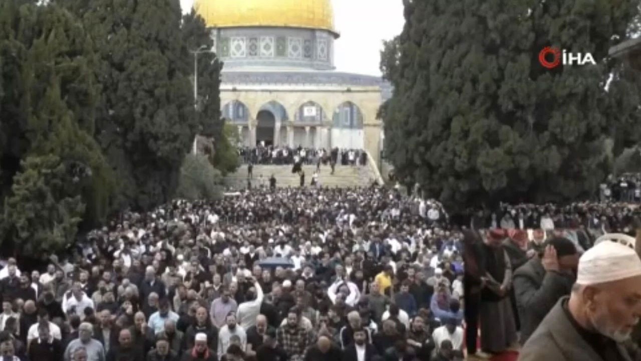 Mescid-i Aksa'da 6 hafta sonra ilk cuma namazı