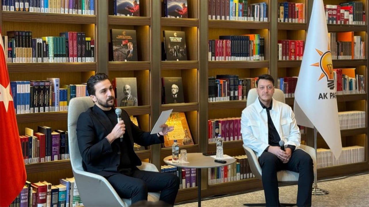 Mesut Özil: Telefonumda en ünlüsü Sayın Cumhurbaşkanım, gerisi yalan