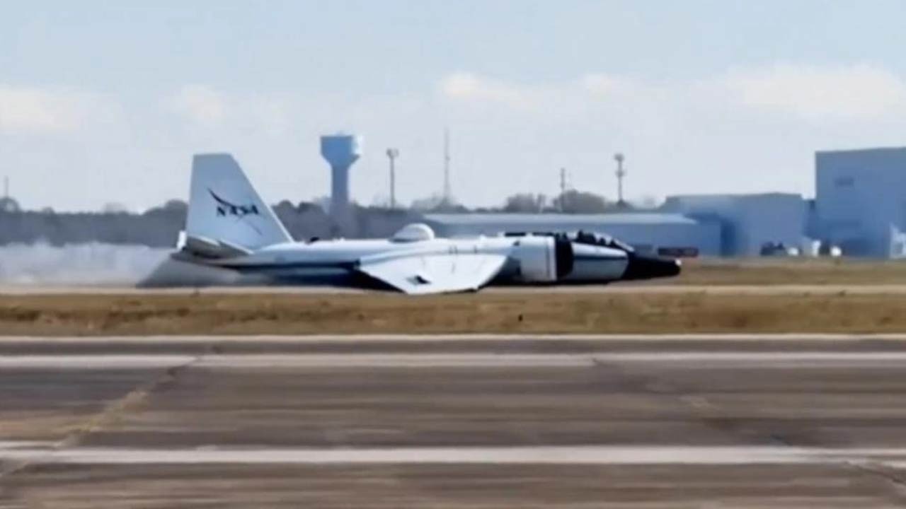 Milyarlık uçağın tekerleri açılmadı